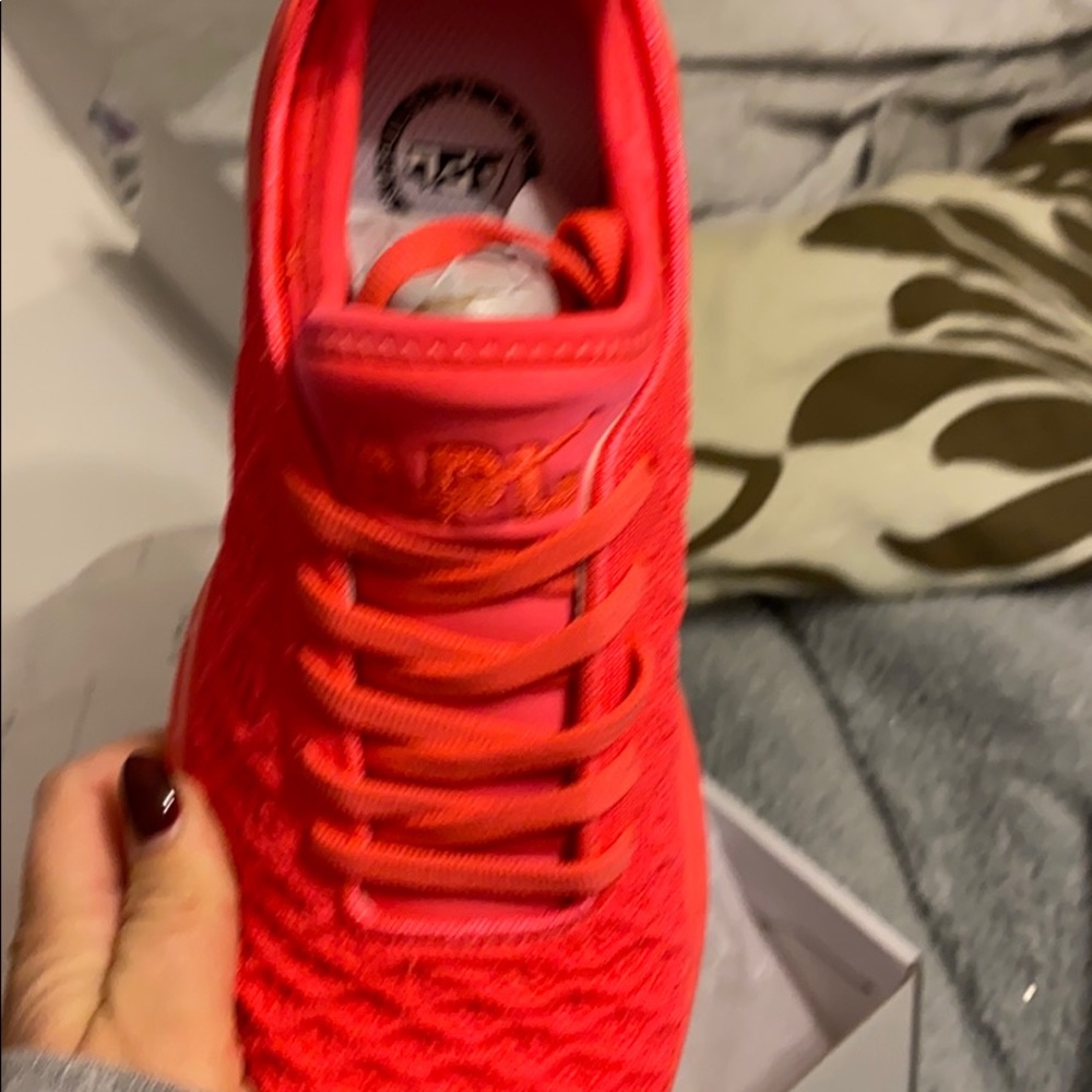 Women’s tech loom phantom